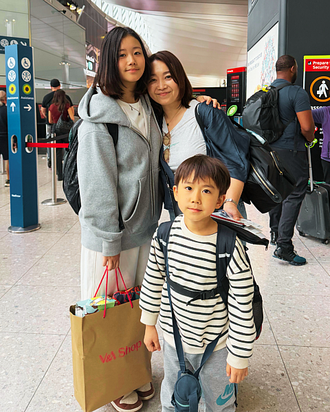 イギリス・ロンドンでサマースクールに参加した親子